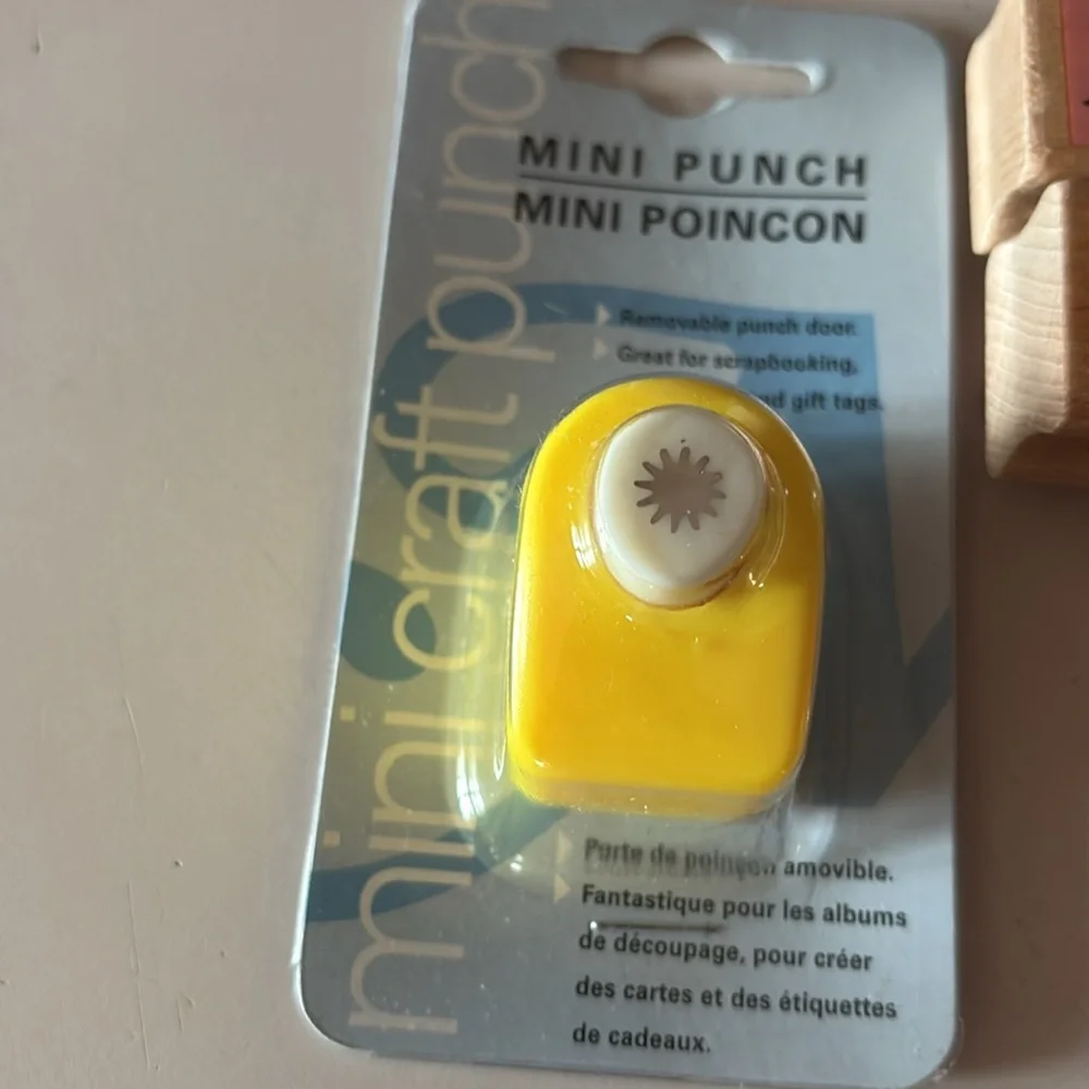 NEW Mini punch and set of 4 stampers